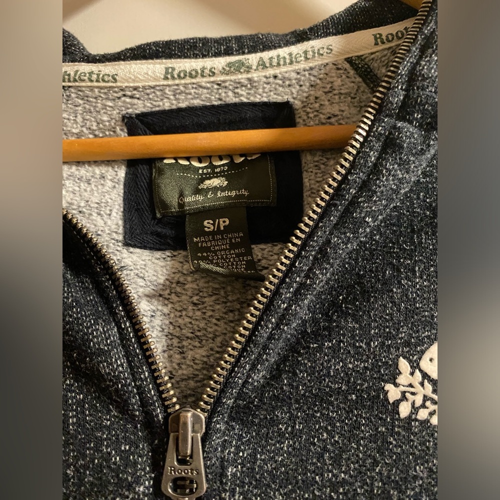 💎Roots Black Zip-Up Hoodie - Picture 2 of 4